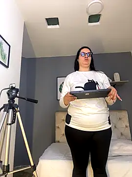 Snapshot of Soe_Lara chatting on November 25, 2025, 10:59 am Soe Lara online show from November 25, 2025, 10:59 am