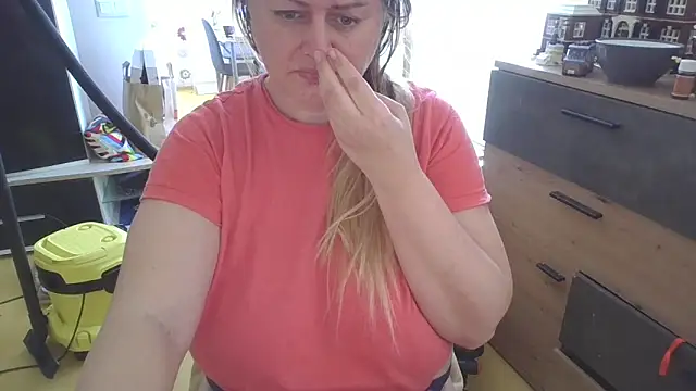 Snapshot of Meliss_Official9 chatting on May 2, 2026, 7:35 am Meliss Official9 online show from May 2, 2026, 7:35 am