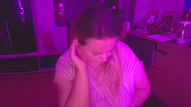 Snapshot of Meliss_Official9 chatting on December 16, 2025, 8:35 pm Meliss Official9 online show from December 16, 2025, 8:35 pm