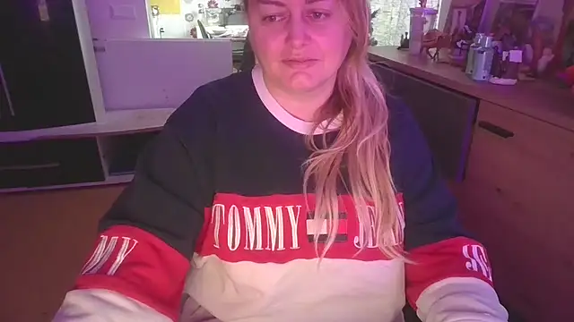 Snapshot of Meliss_Official9 chatting on December 22, 2025, 9:20 am Meliss Official9 online show from December 22, 2025, 9:20 am