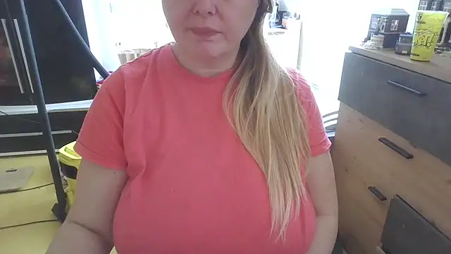 Snapshot of Meliss_Official9 chatting on May 1, 2026, 10:20 am Meliss Official9 online show from May 1, 2026, 10:20 am