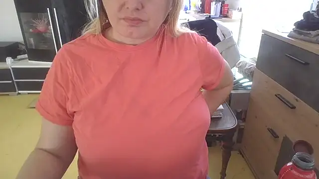 Snapshot of Meliss_Official9 chatting on April 6, 2026, 2:51 pm Meliss Official9 online show from April 6, 2026, 2:51 pm