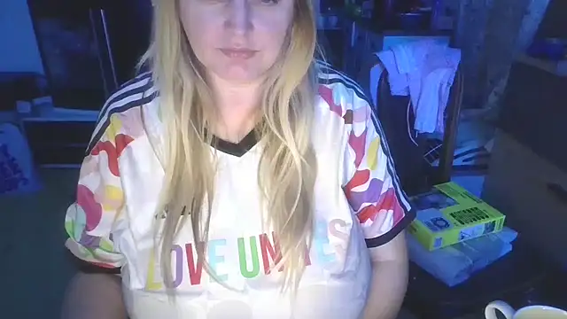 Snapshot of Meliss_Official9 chatting on April 3, 2026, 6:58 pm Meliss Official9 online show from April 3, 2026, 6:58 pm