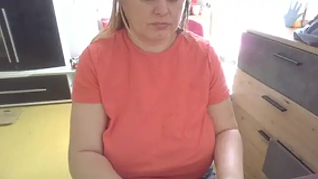 Snapshot of Meliss_Official9 chatting on April 9, 2026, 9:15 am Meliss Official9 online show from April 9, 2026, 9:15 am