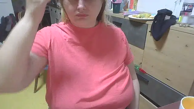 Snapshot of Meliss_Official9 chatting on April 14, 2026, 10:37 pm Meliss Official9 online show from April 14, 2026, 10:37 pm