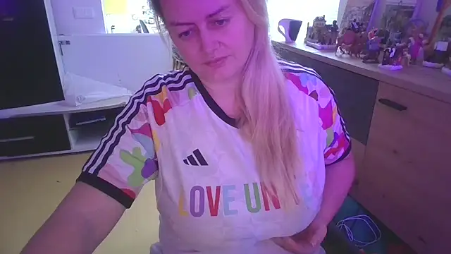 Snapshot of Meliss_Official9 chatting on December 3, 2025, 9:31 am Meliss Official9 online show from December 3, 2025, 9:31 am