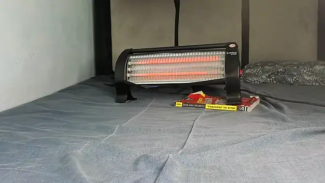 BusraYilmazz online show from April 21, 2026, 7:53 pm