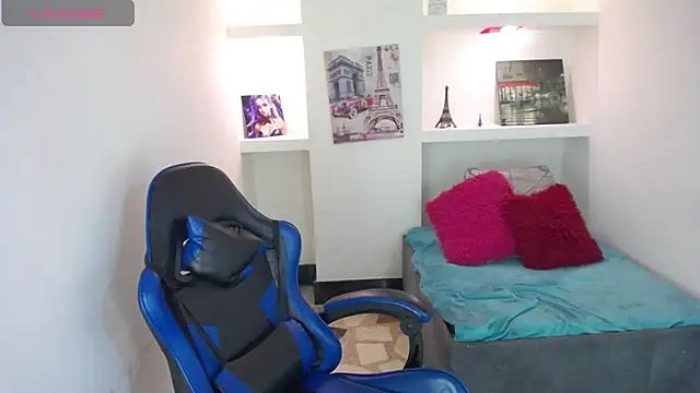 Snapshot of Catalehia_Milk chatting on November 8, 2025, 7:28 pm Catalehia Milk online show from November 8, 2025, 7:28 pm