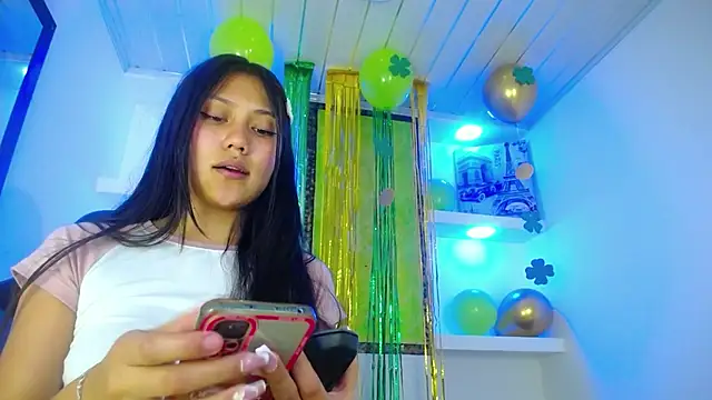 Snapshot of Catalehia_Milk chatting on March 18, 2025, 12:30 am Catalehia Milk online show from March 18, 2025, 12:30 am