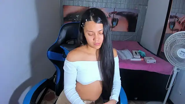 Snapshot of Catalehia_Milk chatting on September 14, 2025, 4:02 am Catalehia Milk online show from September 14, 2025, 4:02 am