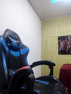 Snapshot of Catalehia_Milk chatting on September 25, 2025, 7:42 pm Catalehia Milk online show from September 25, 2025, 7:42 pm