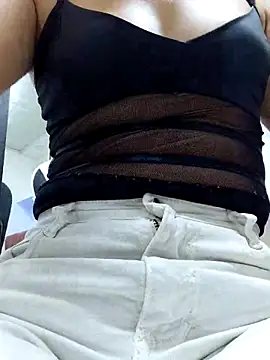 Snapshot of Catalehia_Milk chatting on November 28, 2025, 8:20 pm Catalehia Milk online show from November 28, 2025, 8:20 pm