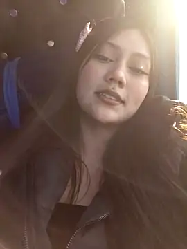 Snapshot of Catalehia_Milk chatting on December 15, 2025, 11:38 am Catalehia Milk online show from December 15, 2025, 11:38 am