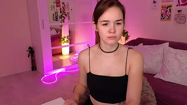 Snapshot of LindaRobertz chatting on March 2, 2025, 9:10 am LindaRobertz online show from March 2, 2025, 9:10 am