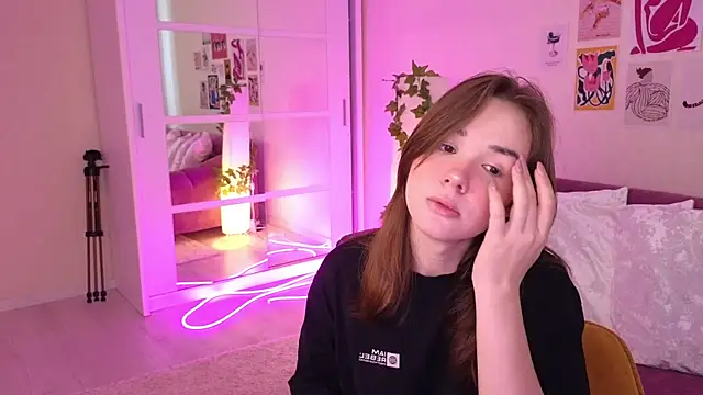 Snapshot of LindaRobertz chatting on March 21, 2025, 6:05 am LindaRobertz online show from March 21, 2025, 6:05 am