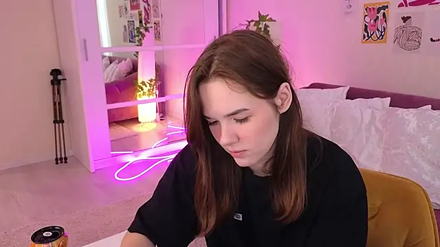 Snapshot of LindaRobertz chatting on March 21, 2025, 9:12 am LindaRobertz online show from March 21, 2025, 9:12 am