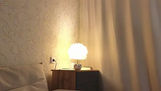 elsa limerence online show from April 18, 2026, 7:07 pm