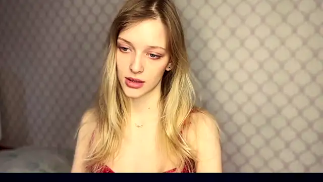 Snapshot of Evvie_Summn1 chatting on December 16, 2025, 10:19 am Evvie Summn1 online show from December 16, 2025, 10:19 am