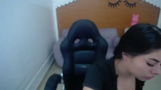 Snapshot of Chinatsu_t chatting on November 24, 2025, 12:38 pm Chinatsu t online show from November 24, 2025, 12:38 pm