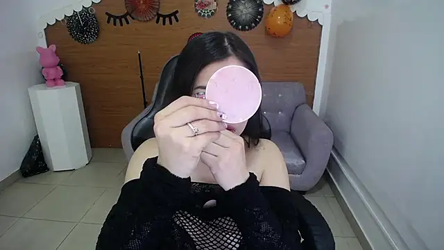 Snapshot of Chinatsu_t chatting on October 23, 2025, 12:48 pm Chinatsu t online show from October 23, 2025, 12:48 pm