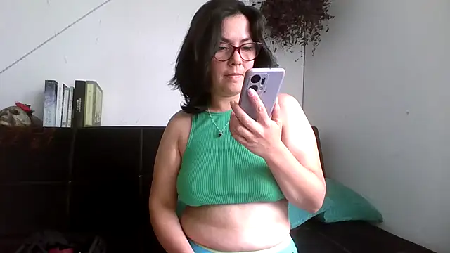 Snapshot of Tiramisu89 chatting on November 28, 2025, 9:15 pm Tiramisu89 online show from November 28, 2025, 9:15 pm