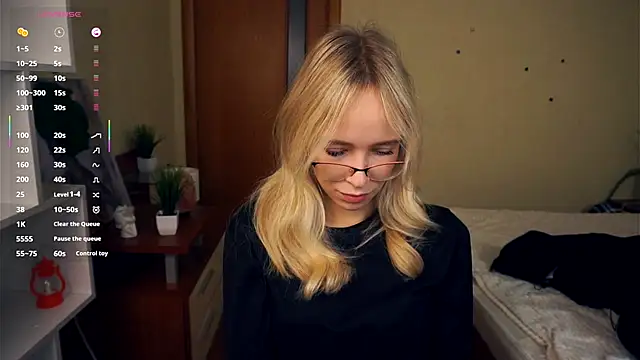 Snapshot of LynetBurby chatting on October 22, 2025, 3:22 pm LynetBurby online show from October 22, 2025, 3:22 pm