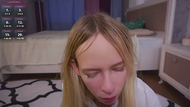 Snapshot of LynetBurby chatting on December 16, 2025, 6:28 am LynetBurby online show from December 16, 2025, 6:28 am