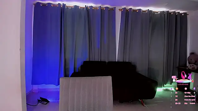 gatitavenecis online show from April 14, 2026, 8:03 pm