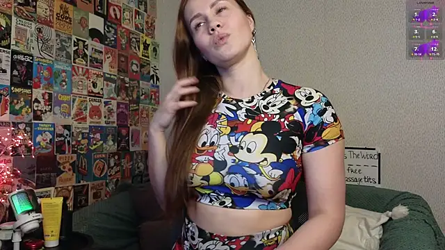 Snapshot of LittleLeen chatting on December 1, 2025, 4:30 pm LittleLeen online show from December 1, 2025, 4:30 pm