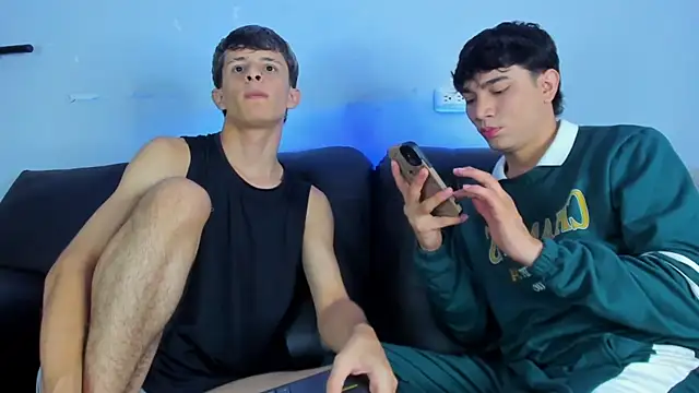 Snapshot of Boysweet_boys chatting on January 28, 2025, 9:19 pm Boysweet boys online show from January 28, 2025, 9:19 pm