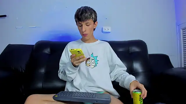 Snapshot of Boysweet_boys chatting on January 15, 2025, 9:20 pm Boysweet boys online show from January 15, 2025, 9:20 pm