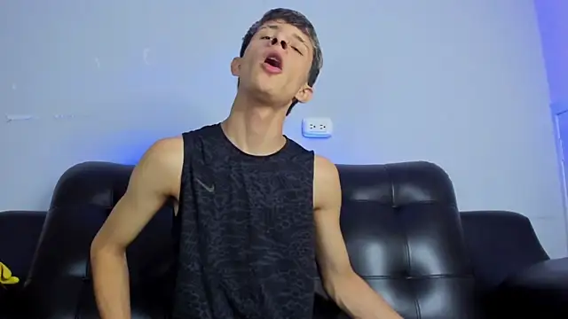 Snapshot of Boysweet_boys chatting on January 25, 2025, 7:28 pm Boysweet boys online show from January 25, 2025, 7:28 pm