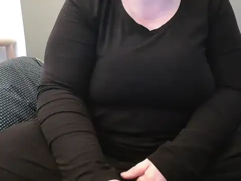 Snapshot of MarthaBriest chatting on March 18, 2025, 3:55 pm MarthaBriest online show from March 18, 2025, 3:55 pm