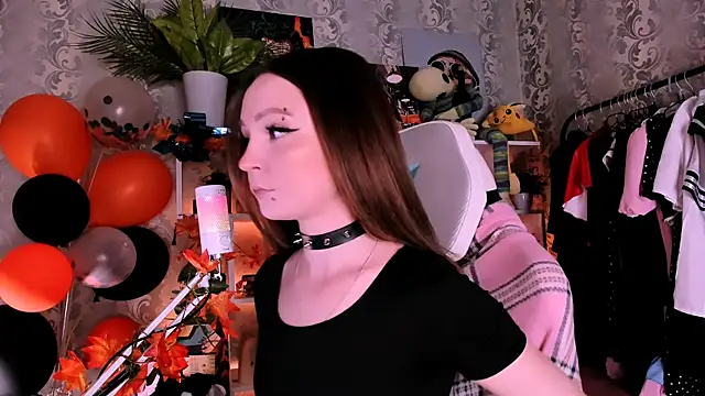 Snapshot of _AsyaSweet chatting on November 18, 2025, 6:00 pm AsyaSweet online show from November 18, 2025, 6:00 pm