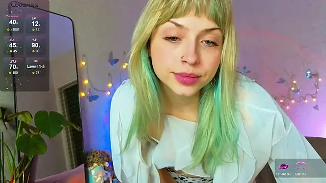 Snapshot of lavenderluxe chatting on December 15, 2025, 12:22 pm lavenderluxe online show from December 15, 2025, 12:22 pm