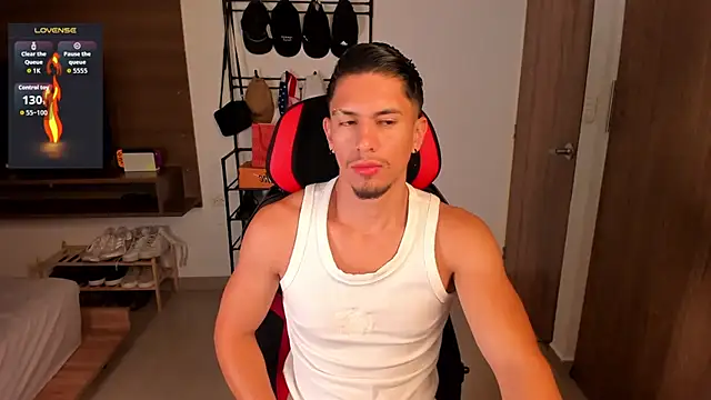 Snapshot of Aaronfox_x chatting on July 21, 2026, 12:06 pm Aaronfox x online show from July 21, 2026, 12:06 pm