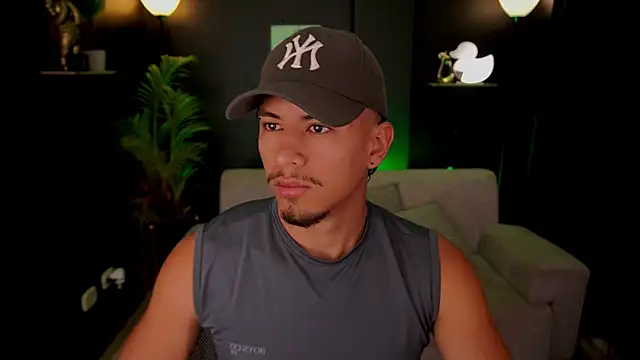 Snapshot of Aaronfox_x chatting on November 3, 2025, 10:52 am Aaronfox x online show from November 3, 2025, 10:52 am