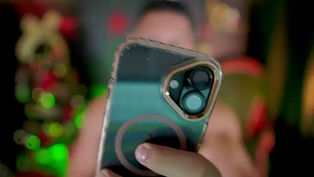 Aaronfox x online show from December 17, 2025, 11:48 am