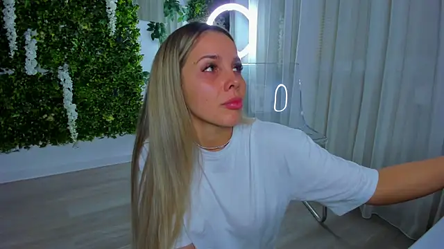 VivienCarter online show from October 25, 2025, 9:15 pm