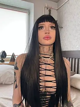 madelinexx online show from May 27, 2026, 11:17 am