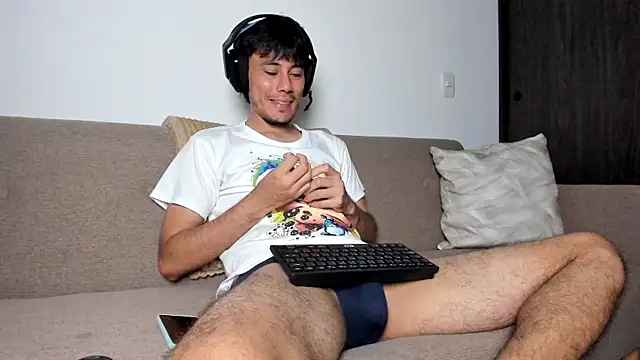 Huge latin cock online show from November 4, 2025, 11:08 pm