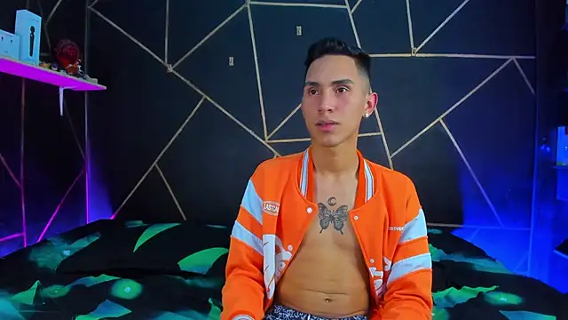 Snapshot of MillersKink chatting on February 21, 2025, 4:40 am MillersKink online show from February 21, 2025, 4:40 am