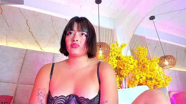 KimVelezz online show from April 14, 2026, 7:19 pm