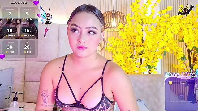 KimVelezz online show from May 31, 2026, 4:46 pm
