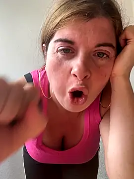 Snapshot of Lombada chatting on October 4, 2025, 2:07 pm Lombada online show from October 4, 2025, 2:07 pm