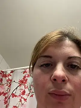 Snapshot of Lombada chatting on February 4, 2026, 4:24 pm Lombada online show from February 4, 2026, 4:24 pm