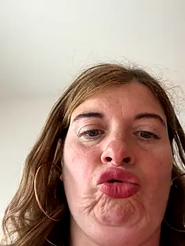 Snapshot of Lombada chatting on September 23, 2025, 9:05 am Lombada online show from September 23, 2025, 9:05 am