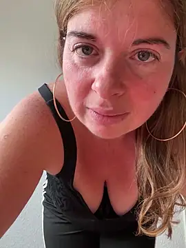 Snapshot of Lombada chatting on September 28, 2025, 8:32 am Lombada online show from September 28, 2025, 8:32 am