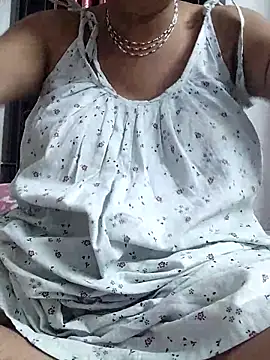 Snapshot of miss-Riy chatting on June 8, 2026, 5:35 pm miss-Riy online show from June 8, 2026, 5:35 pm
