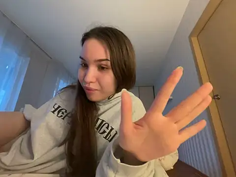 Snapshot of Roxie_Mils chatting on December 20, 2025, 8:06 am Roxie Mils online show from December 20, 2025, 8:06 am